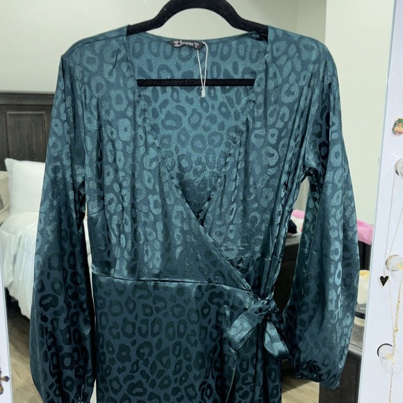 Silk wrap dress - Picture 2 of 4